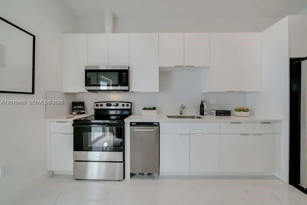 2938 NW 27th St # 2936, Miami FL 33142