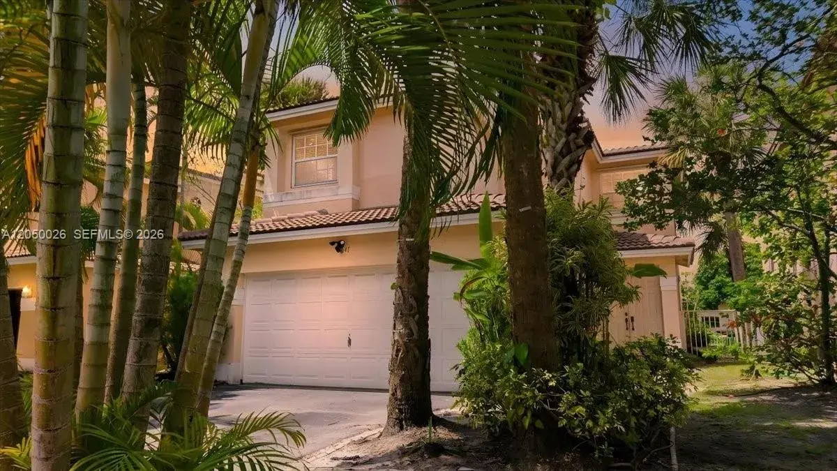 9847 Fairway Cove Ln, Plantation FL 33324