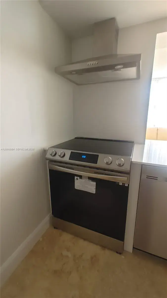 1000 Parkview Dr # 125, Hallandale Beach FL 33009