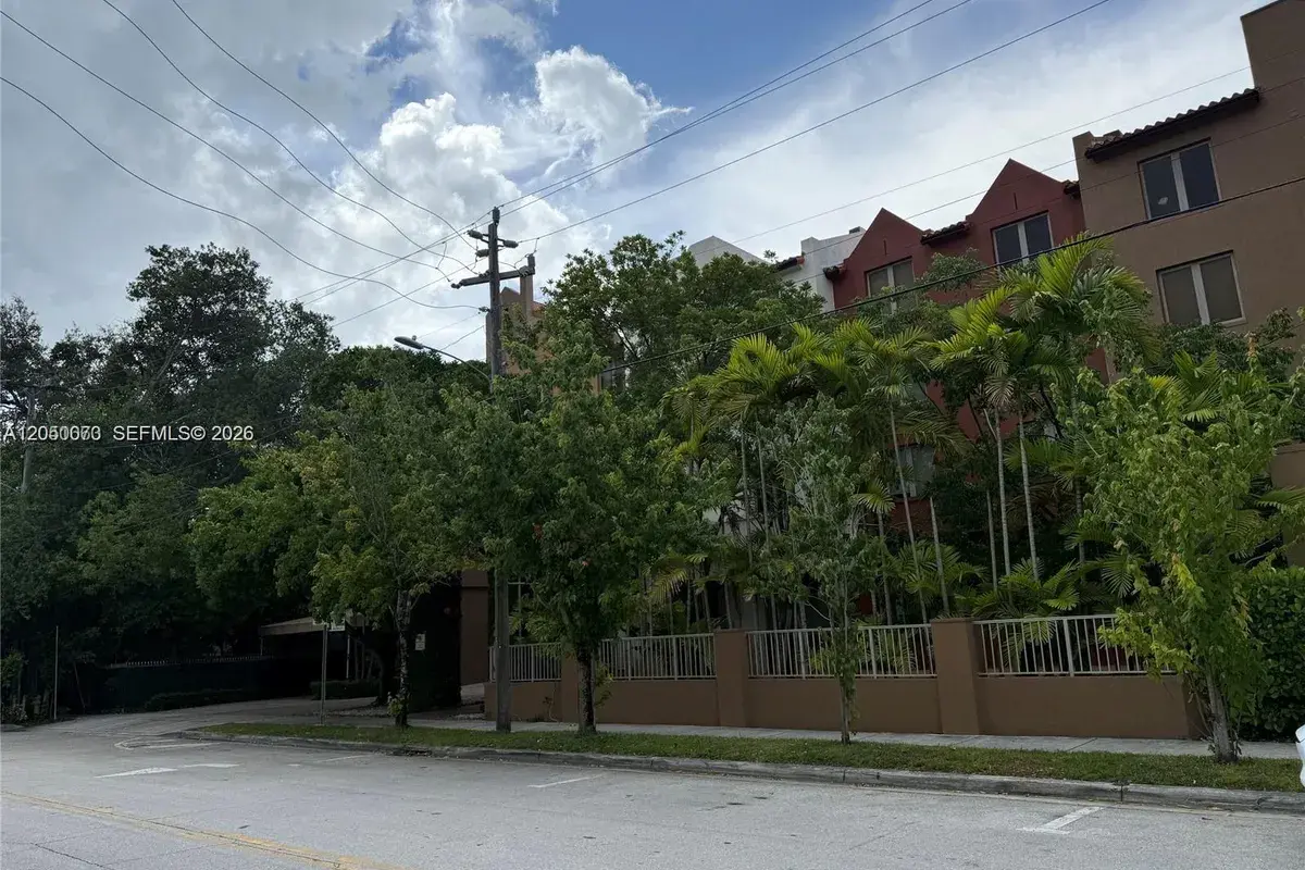 2630 SW 28th St # 34, Miami FL 33133