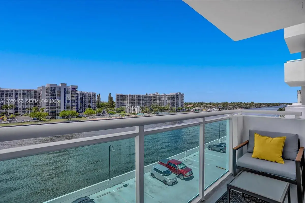 3000 S Ocean Dr, Hollywood FL 33019