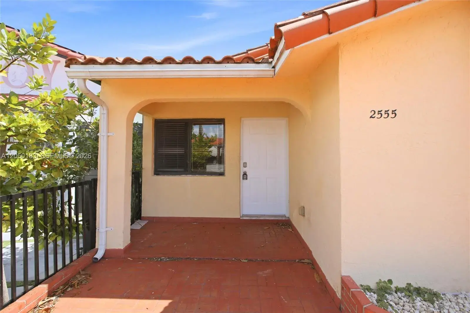 2555 W 65th St, Hialeah FL 33016
