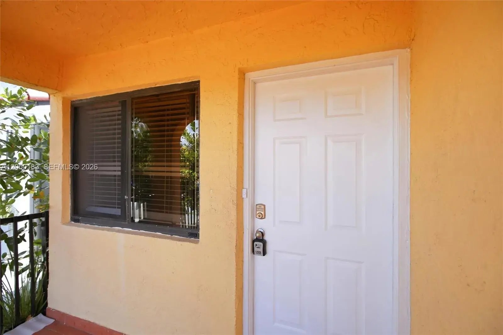 2555 W 65th St, Hialeah FL 33016