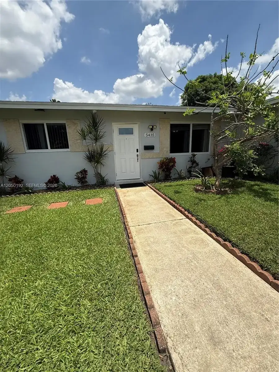 5431 NW 17th Ct, Lauderhill FL 33313