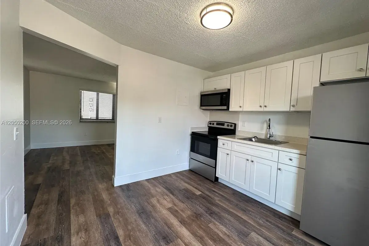 529 SW 4th St # 301, Miami FL 33130
