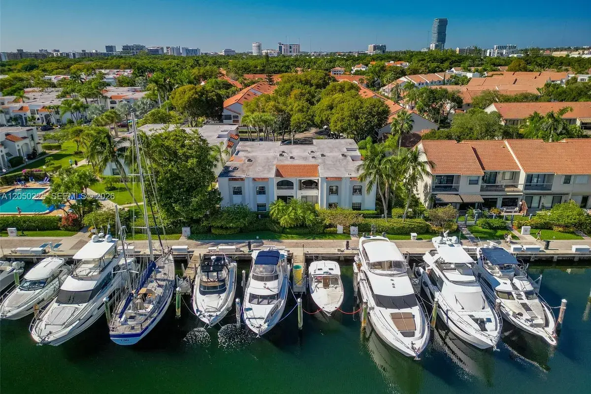 3549 Magellan Cir # 418, Aventura FL 33180