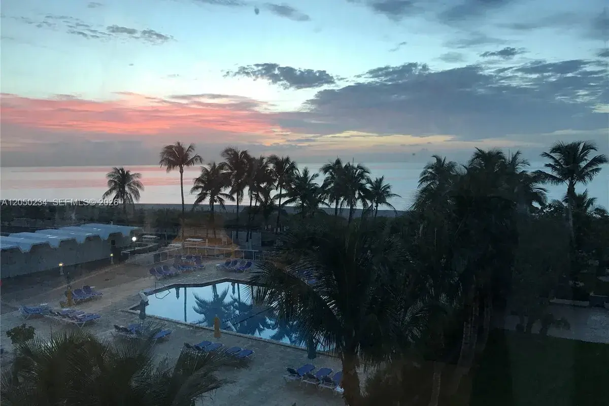 5055 Collins Ave # 4C, Miami Beach FL 33140