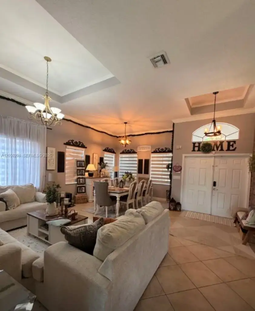 2116 NE 38th Rd, Homestead FL 33033 photo 2