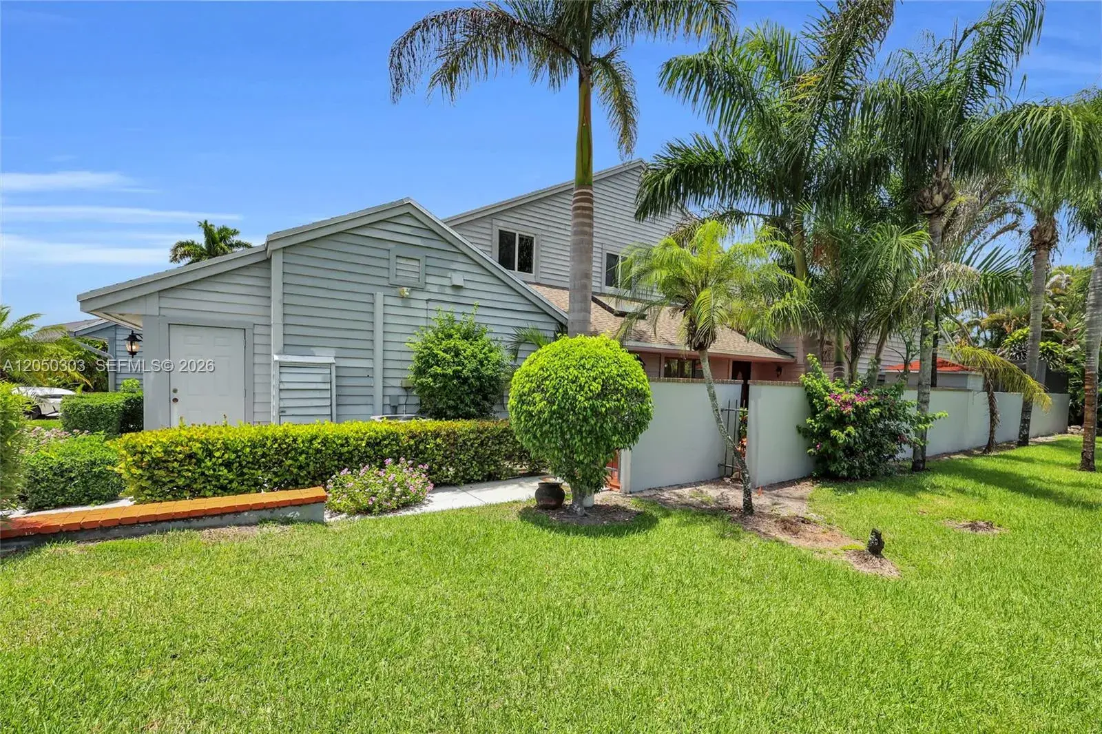 6879 Palm Grove Ct, Palm Beach Gardens FL 33418