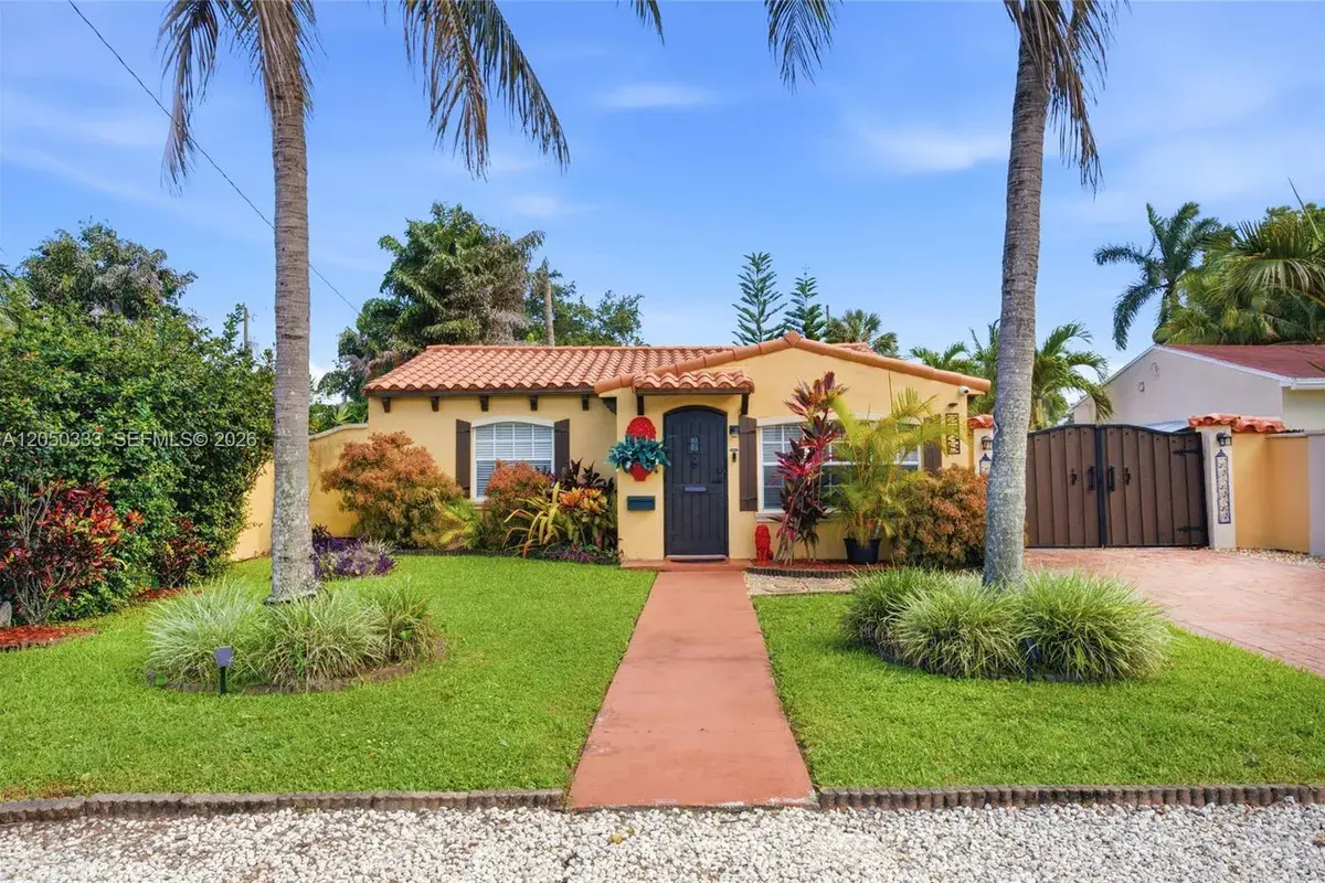 2538 Liberty St, Hollywood FL 33020
