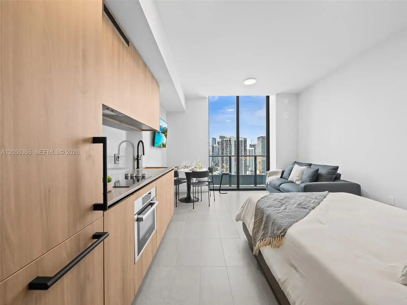 121 NE 5th St # 3704, Miami FL 33132 photo 5