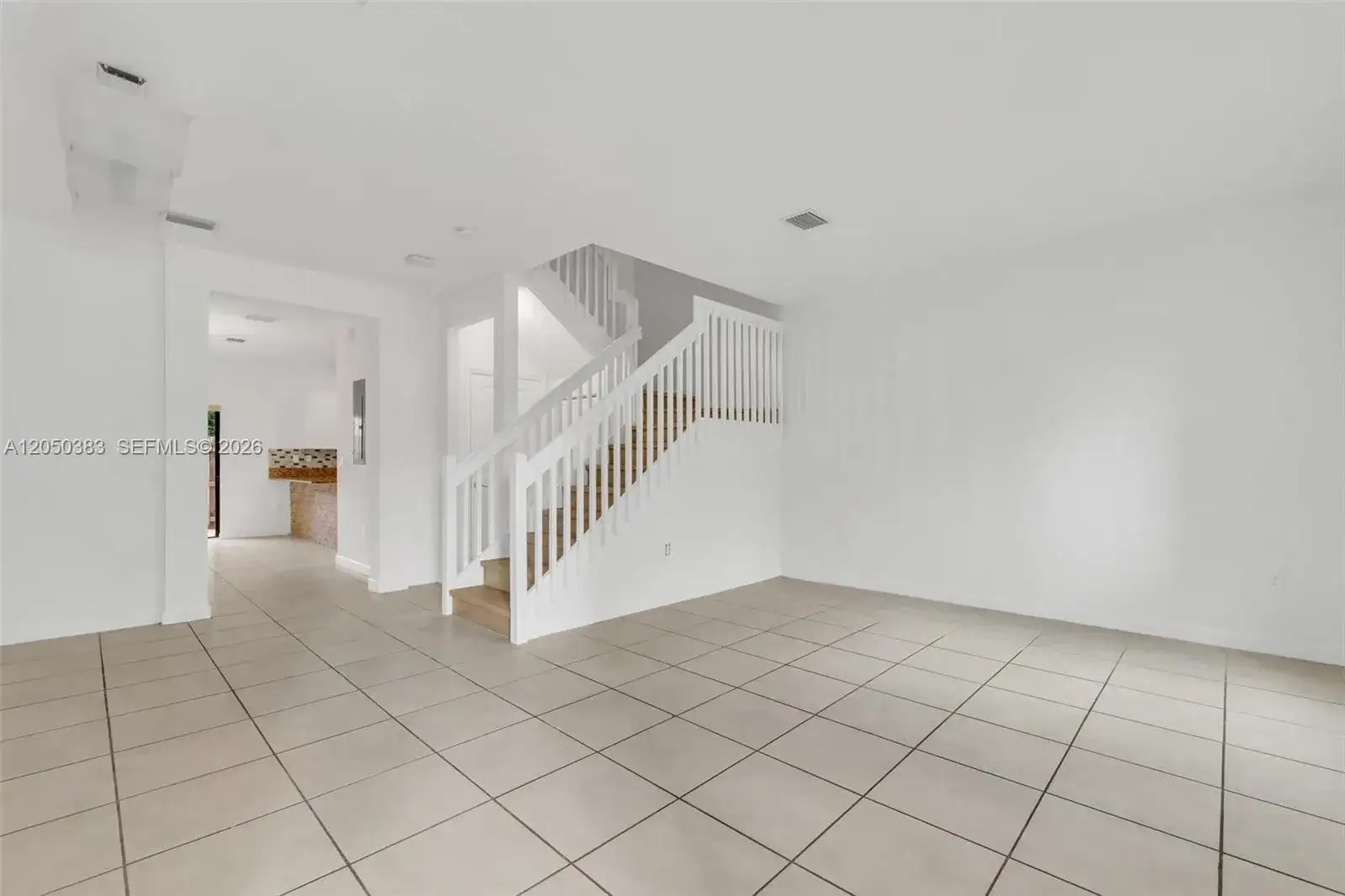 582 NE 207th St, Miami FL 33179 photo 2