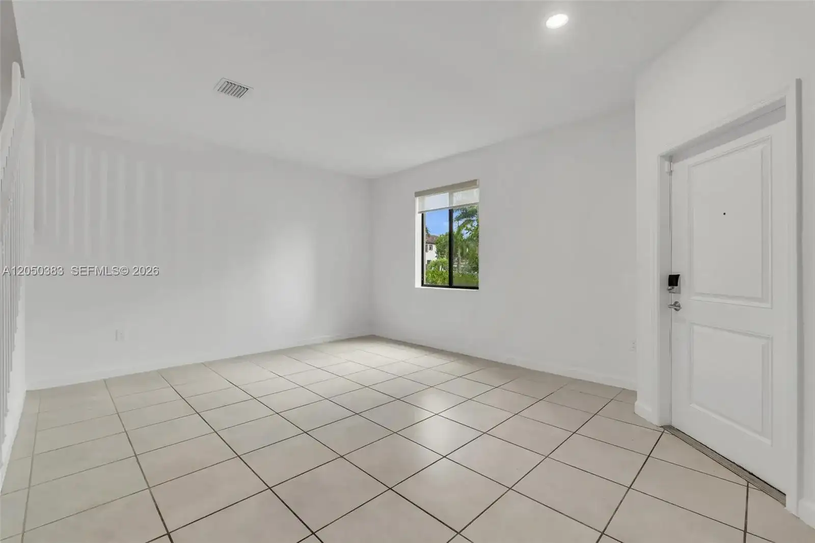582 NE 207th St, Miami FL 33179 photo 3