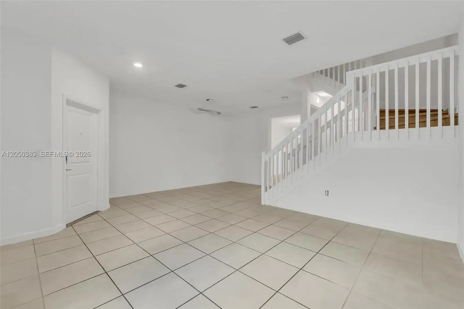 582 NE 207th St, Miami FL 33179 photo 4