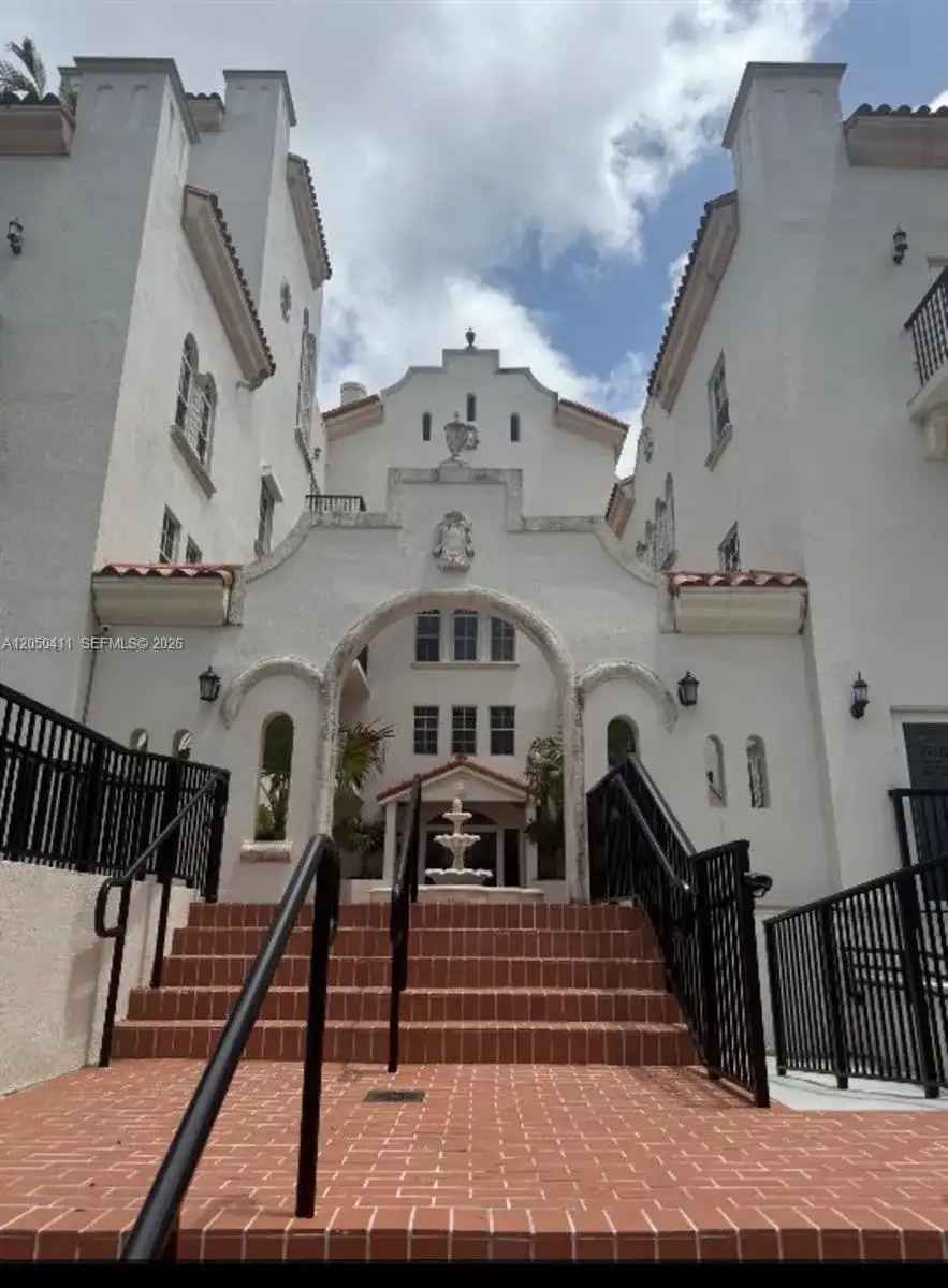 323 Navarre Ave # 203, Coral Gables FL 33134