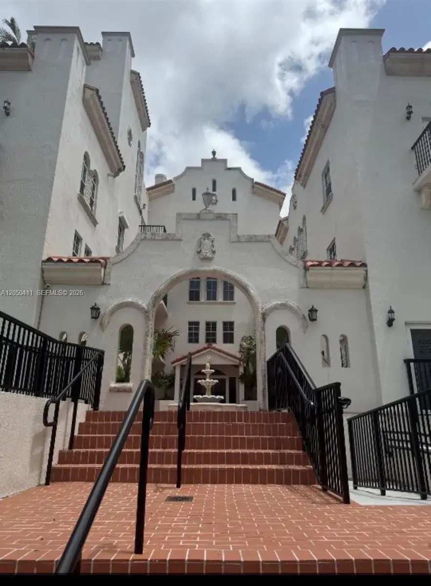 323 Navarre Ave # 203, Coral Gables FL 33134