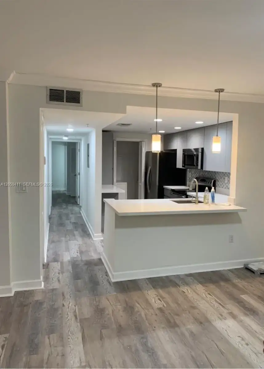 323 Navarre Ave # 203, Coral Gables FL 33134 photo 5