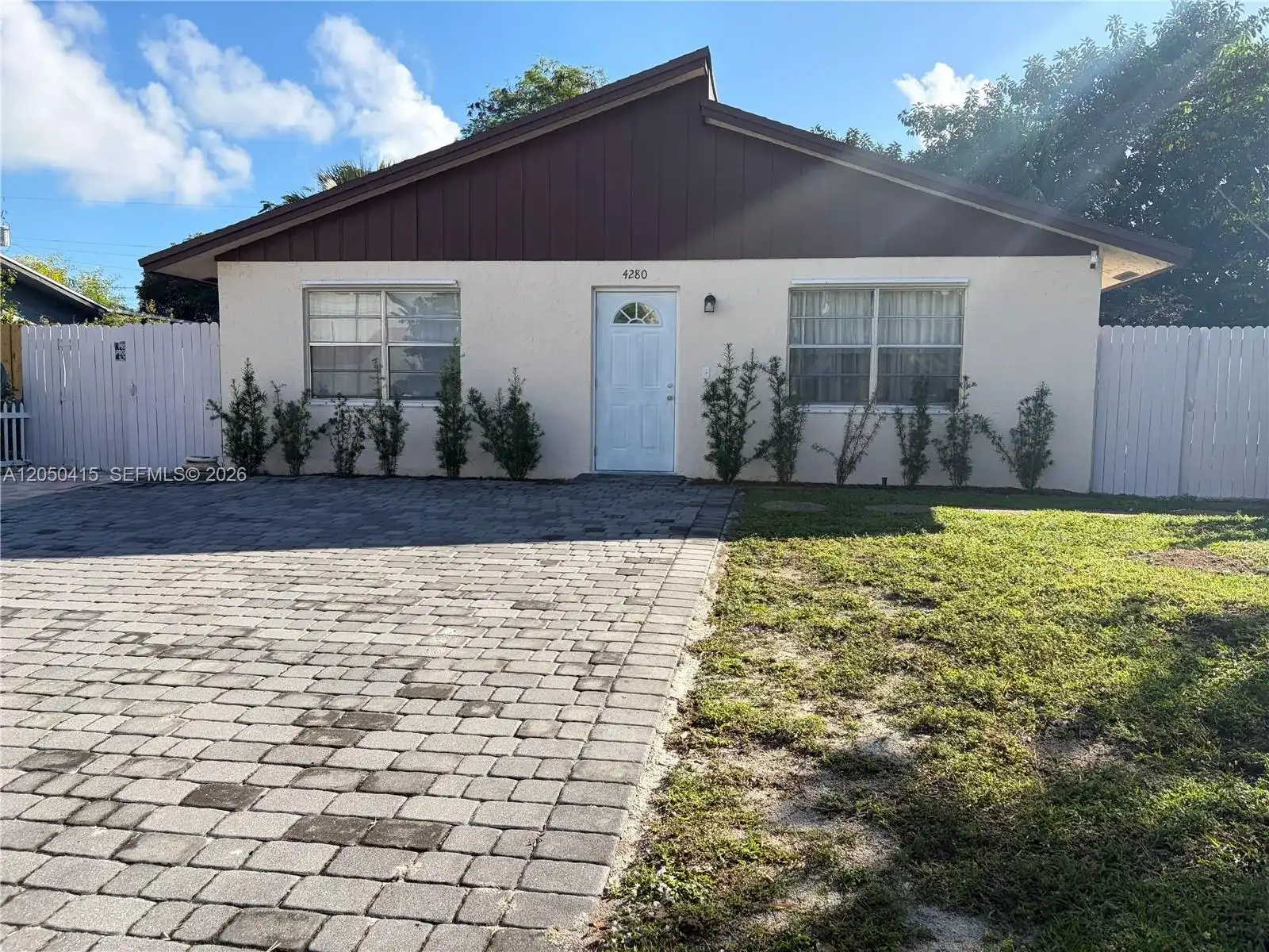 4280 N Dixie Hwy, Boca Raton FL 33431