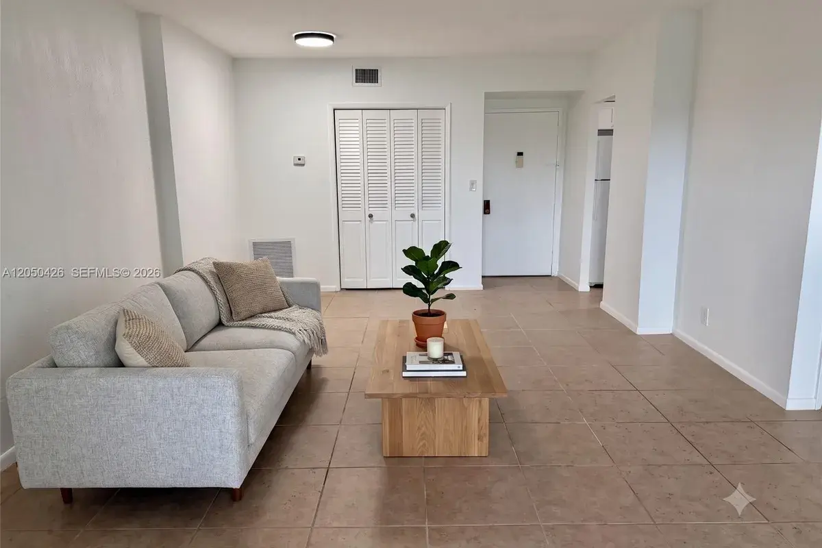 4400 Hillcrest Dr # 308A, Hollywood FL 33021