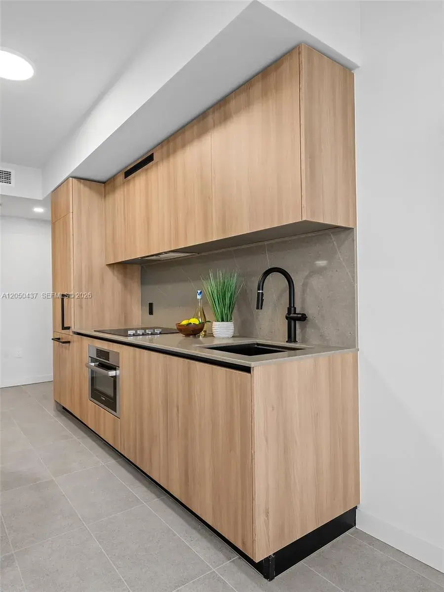 121 NE 5th St # 3706, Miami FL 33132
