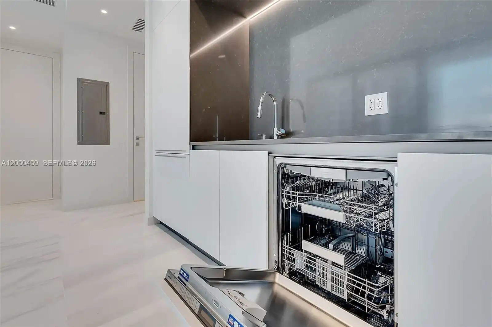 300 Biscayne Boulevard Way # 3008W, Miami FL 33131