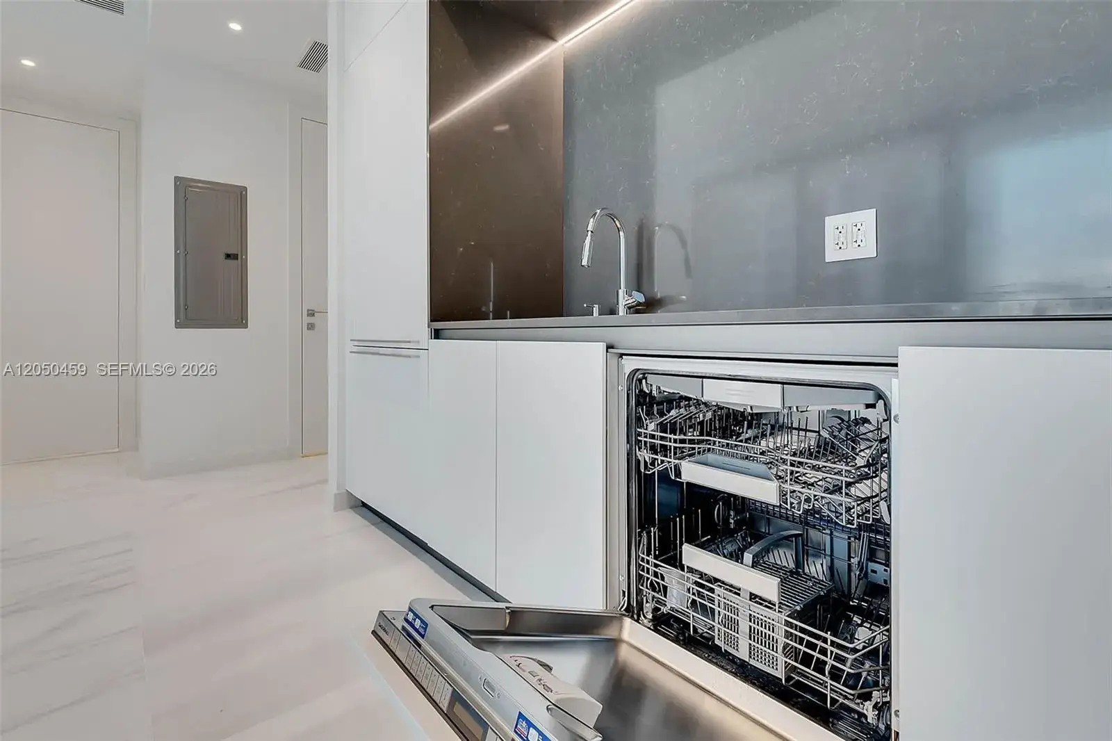 1 bedroom 1 bath Residential for sale at 300 Biscayne Boulevard Way # 3008W, Miami FL 33131