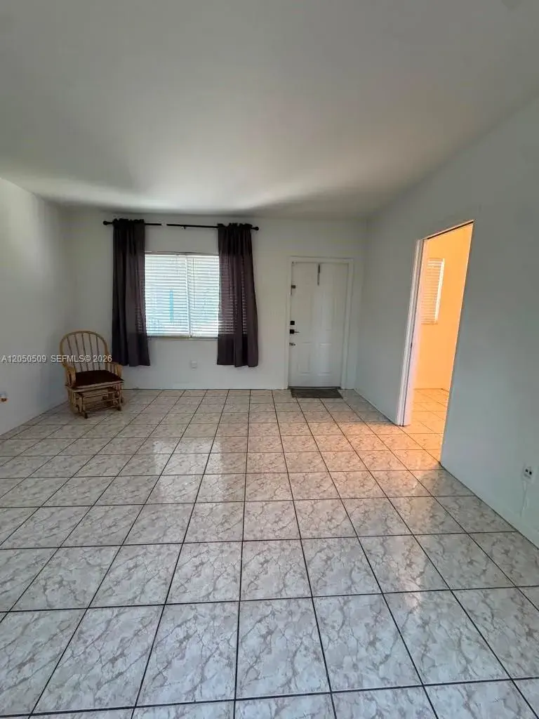 2499 SW 27th St # 5, Miami FL 33133