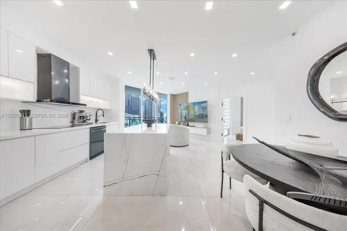 350 S Miami Ave # 2314, Miami FL 33130 photo 3