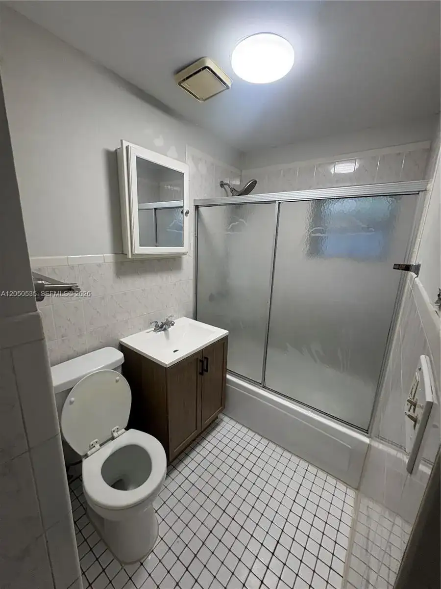 812 SW SW 19 Ave, Miami FL 33135 photo 3
