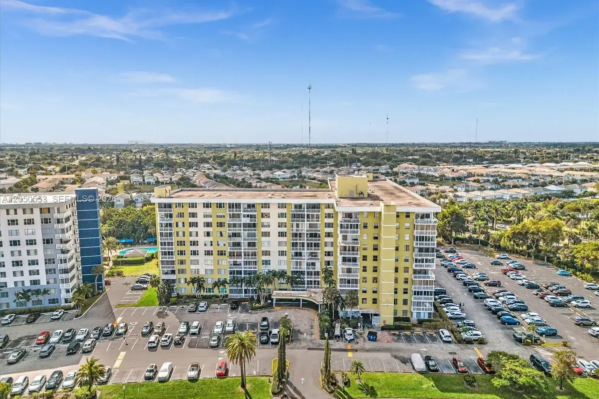 4400 Hillcrest Dr # 617B, Hollywood FL 33021