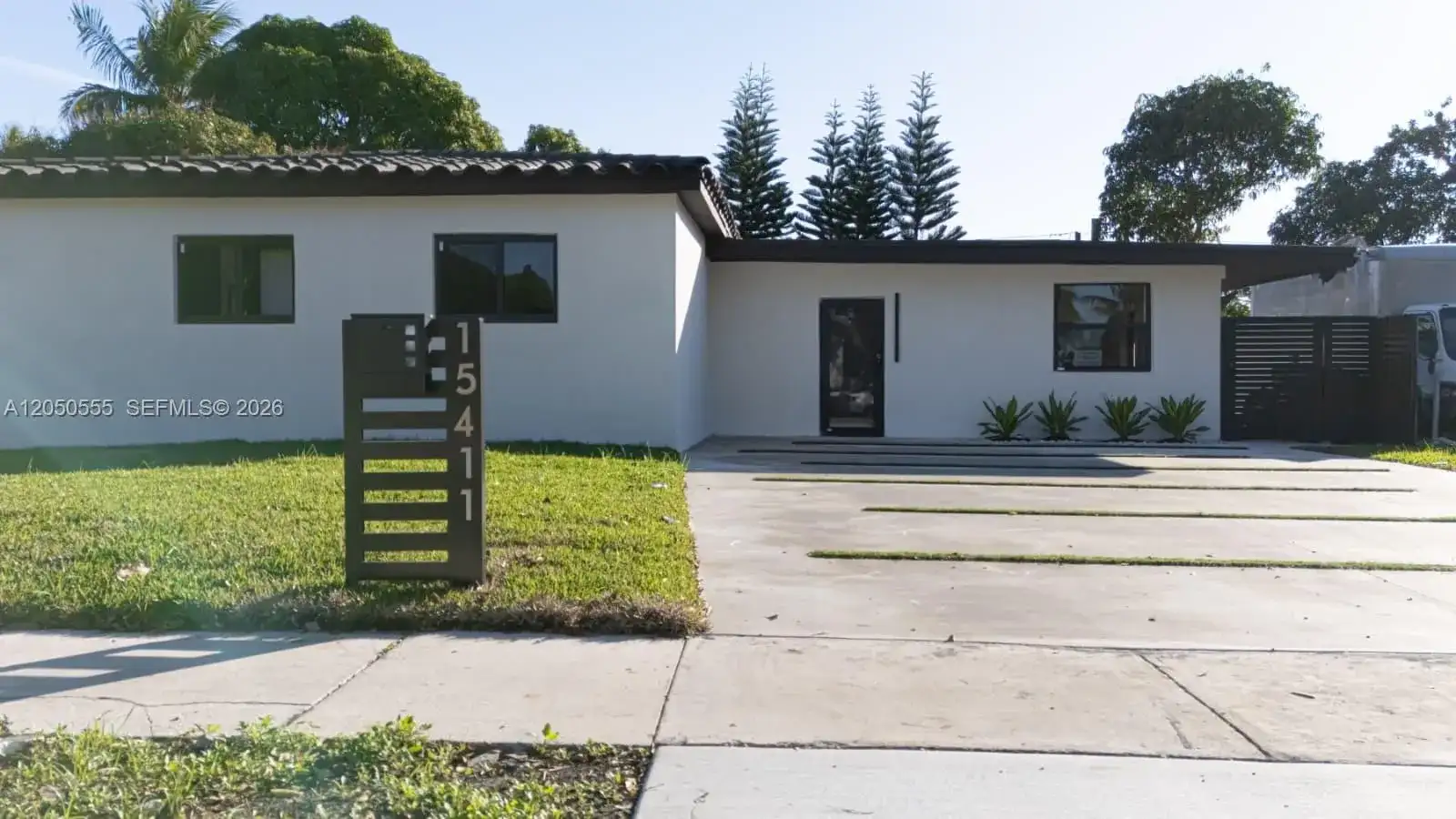 15411 NE 10th Ave, North Miami Beach FL 33162 photo 3