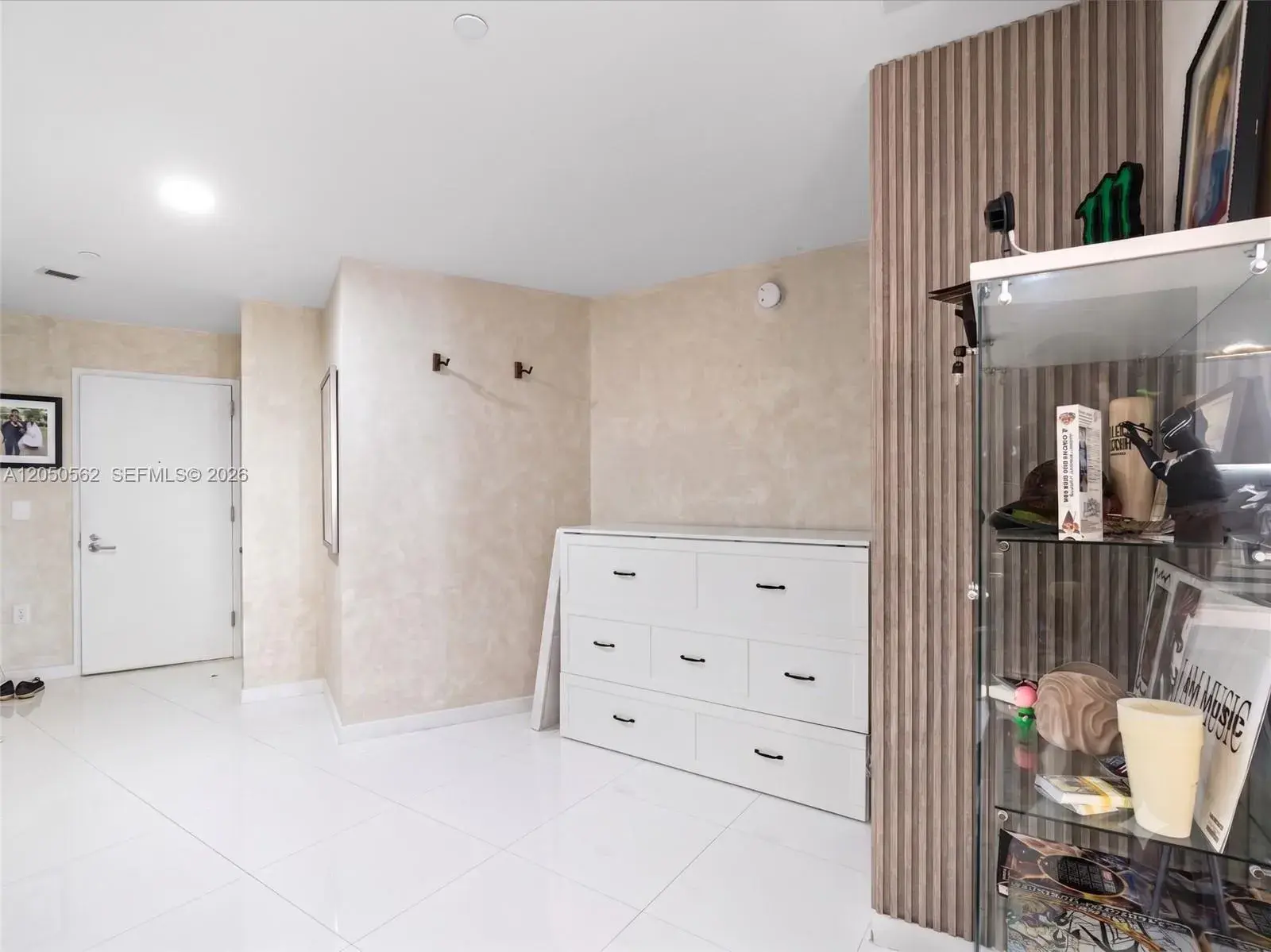 851 NE 1st Ave # 3000, Miami FL 33132