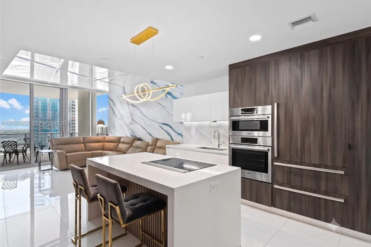 851 NE 1st Ave # 3000, Miami FL 33132