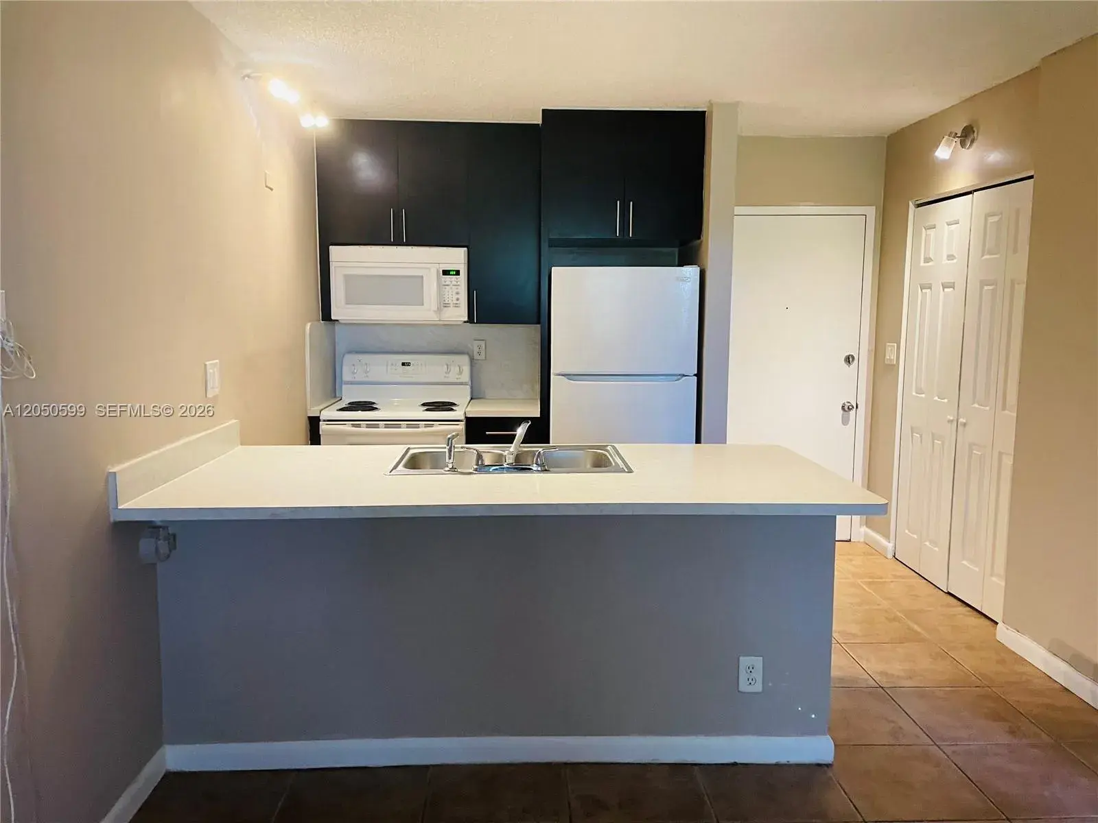 2401 Riverside Dr # B, Coral Springs FL 33065