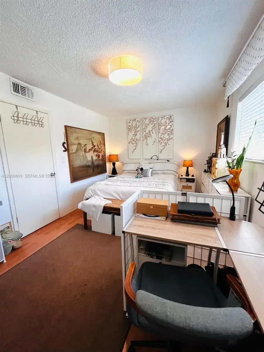 520 NE 38th St # 15, Miami FL 33137 photo 4