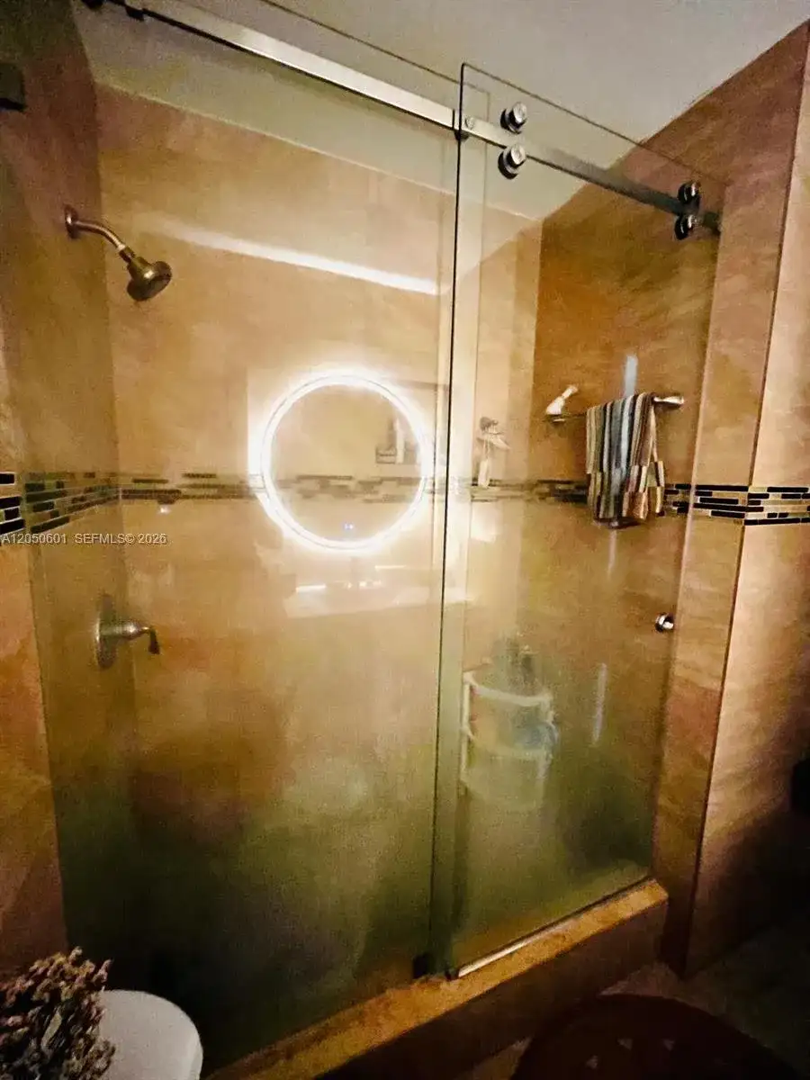 520 NE 38th St # 15, Miami FL 33137 photo 5
