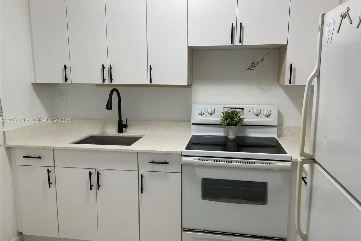142 SW 18th Ave # 19, Miami FL 33135