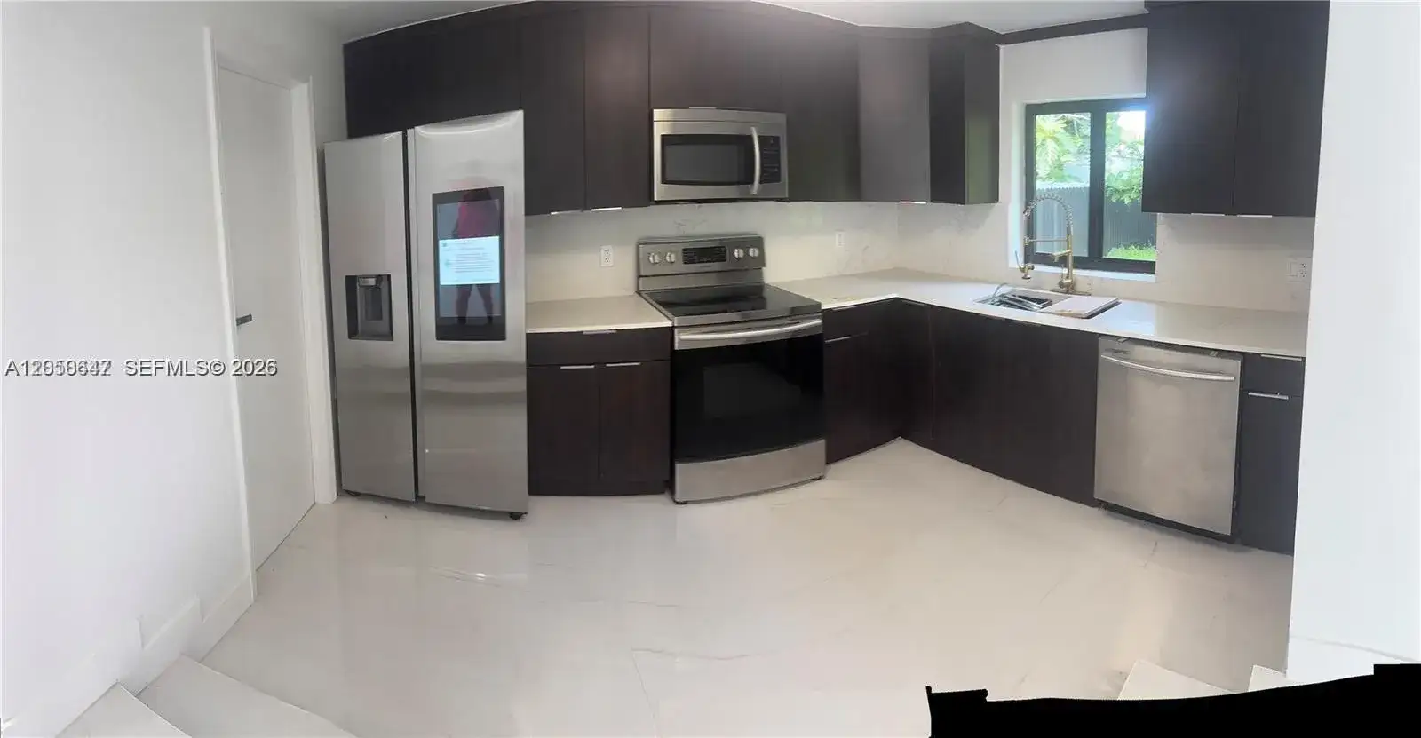 15725 NE 11th Ct, North Miami Beach FL 33162 photo 2
