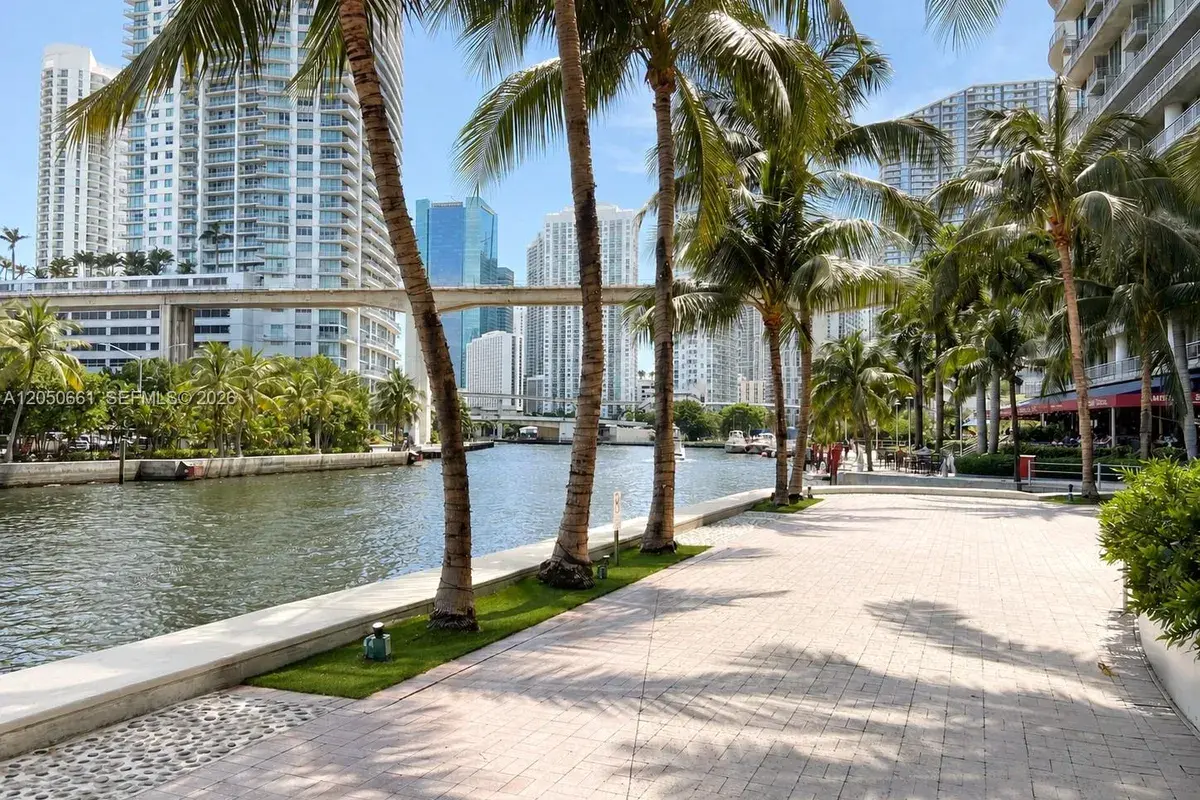 185 SW 7th St # 3704, Miami FL 33130