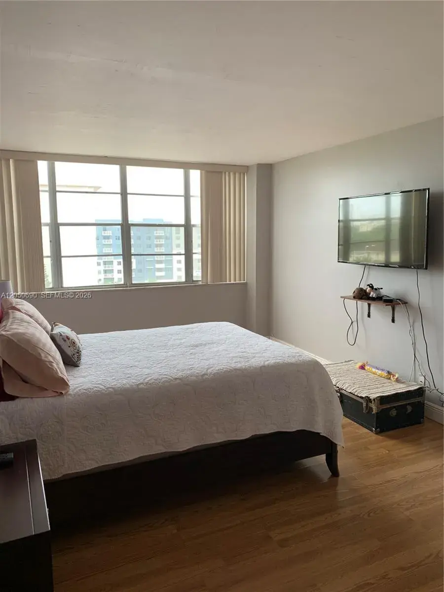 2025 NE 164th St # 808, North Miami Beach FL 33162