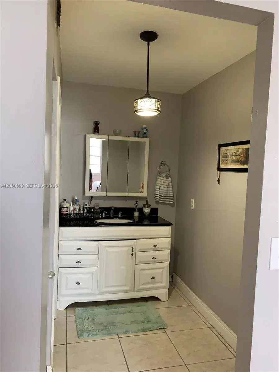 2025 NE 164th St # 808, North Miami Beach FL 33162