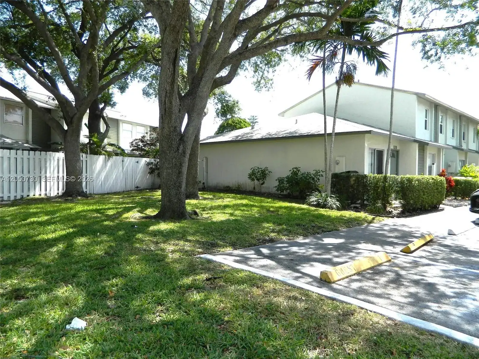 899 Crystal Lake Dr # 899, Deerfield Beach FL 33064