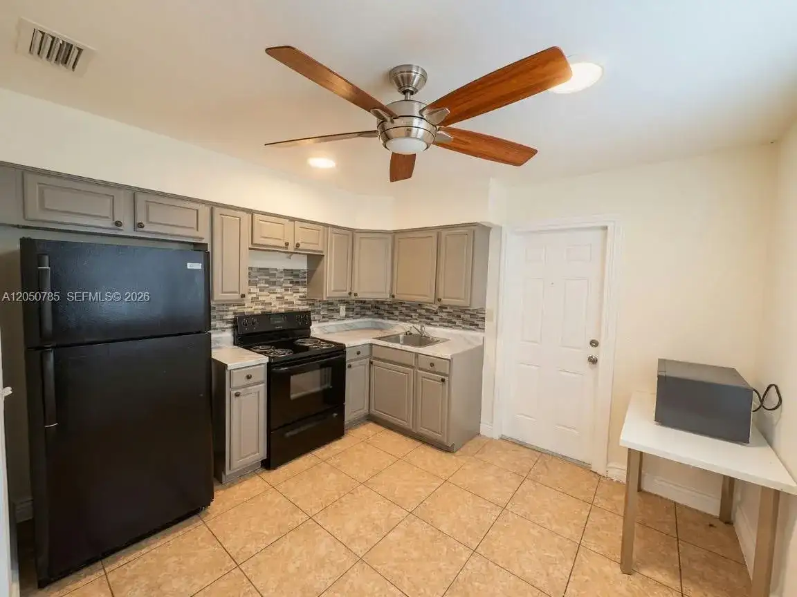 2633 NW 9th Ave # 2, Wilton Manors FL 33311 photo 3