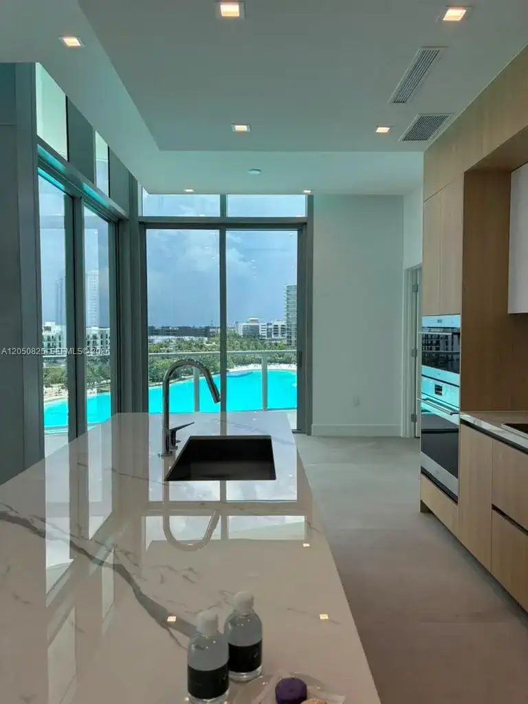 2411 Laguna Cr # 606, Miami FL 33181 photo 3