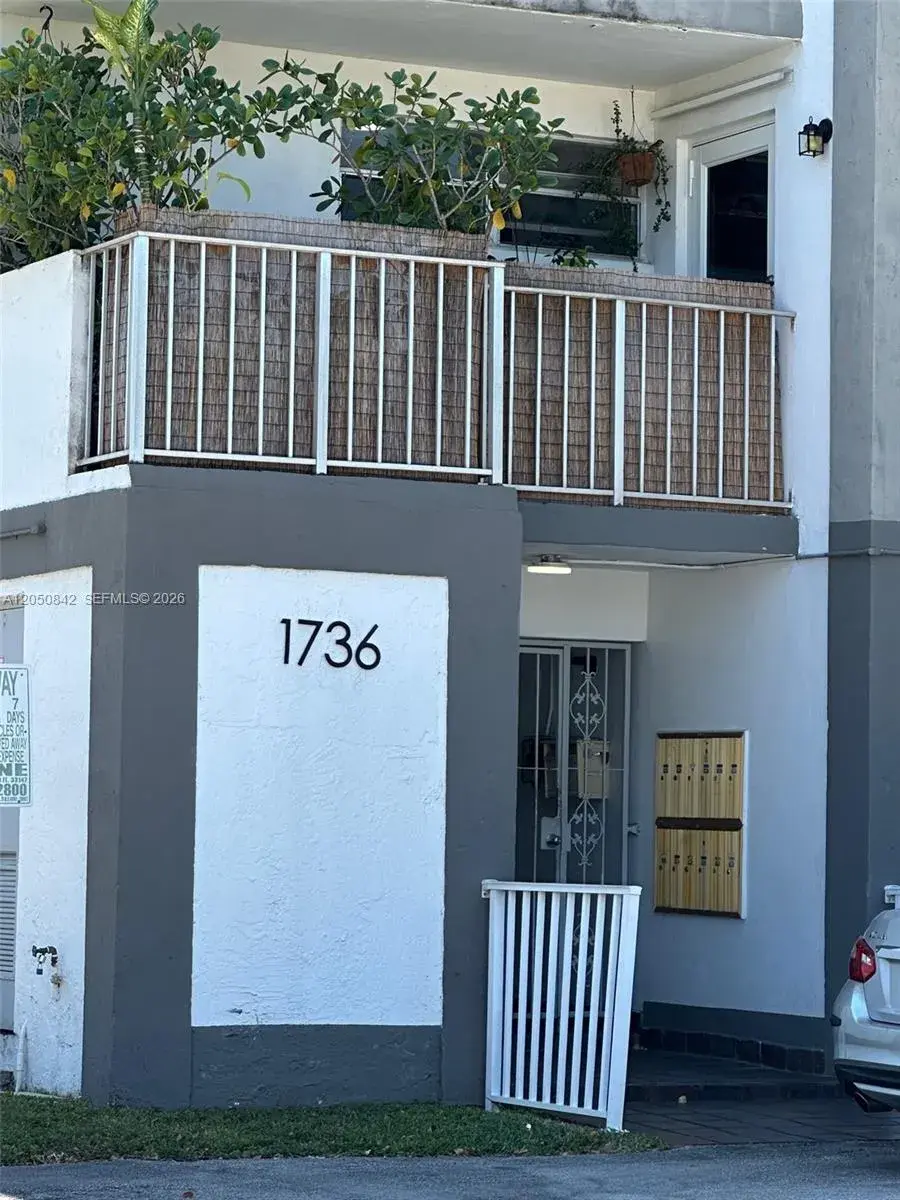 1736 SW 19th St # 404, Miami FL 33145