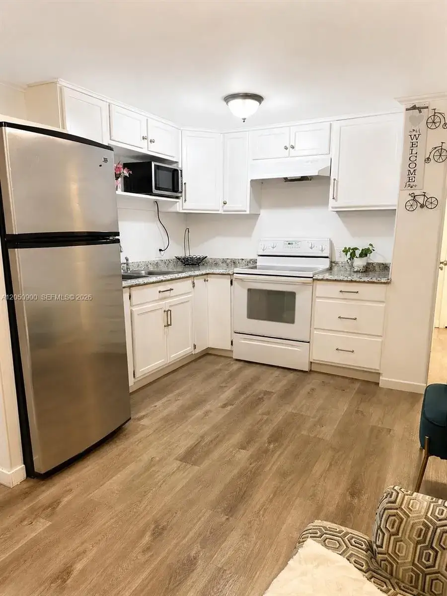 5291 Collins rd, Other City - In The State Of Florida FL 32244