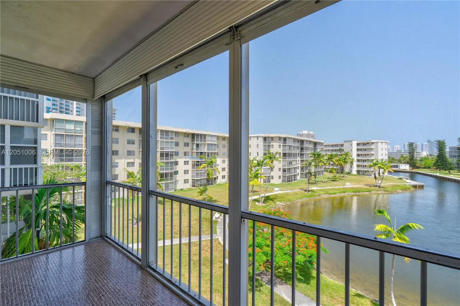 2851 Leonard Dr # J402, Aventura FL 33160