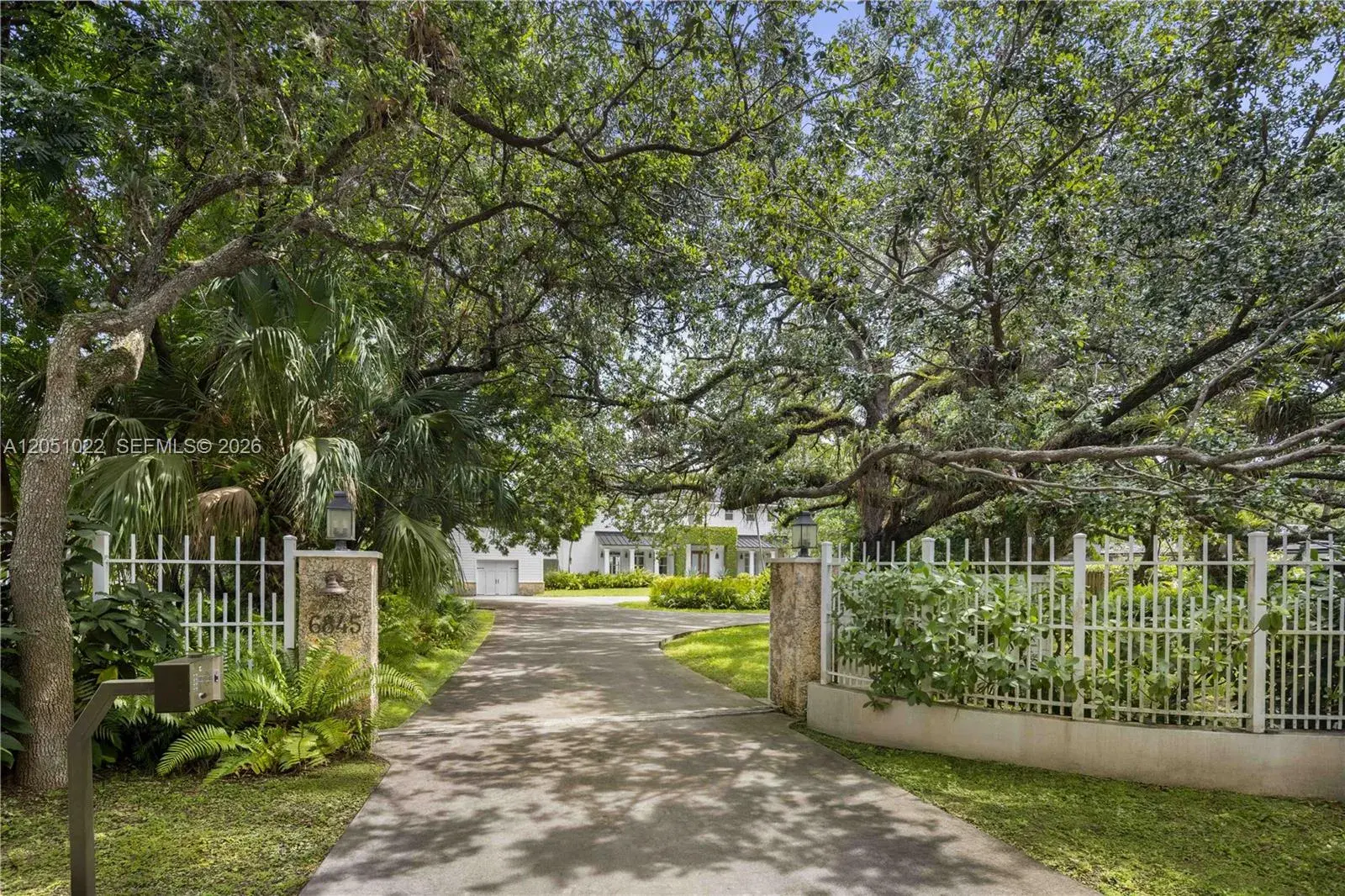 6845 SW 98th St, Pinecrest FL 33156