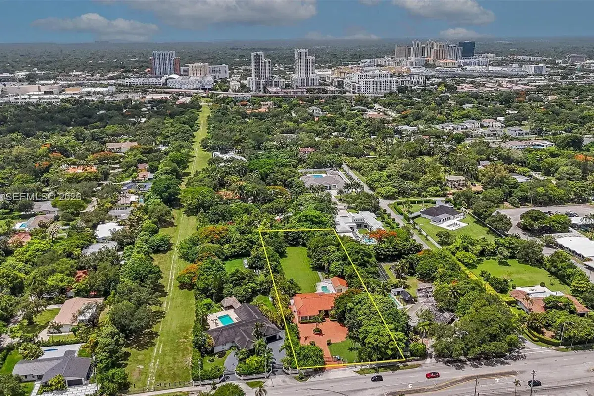 7030 Sunset Dr, Miami FL 33143