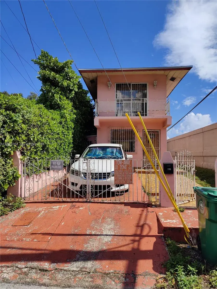945 NW 19th Ave, Miami FL 33125